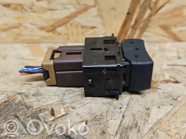 rrr-part-2988-d94a74b9ddced96822b3878b2b10007b Subaru Outback Istmesoojenduse lüliti