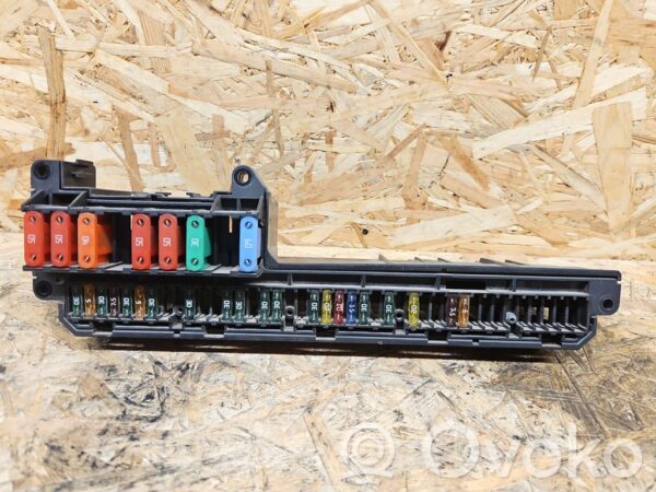 rrr-part-3011-00a7306a02be8f4b05aefdeff97cab36 BMW 5 E60 E61 Fuse module