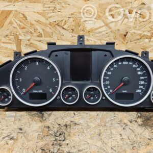 Volkswagen Touareg I Speedometer (instrument cluster)