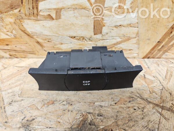 Volkswagen Touareg I ESP (stability program) switch