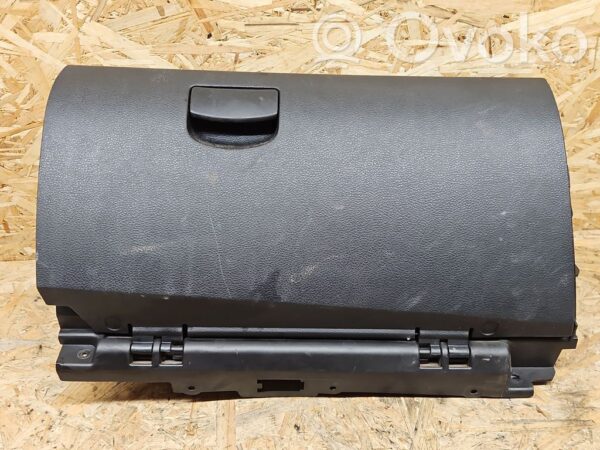 Subaru Outback Glove box