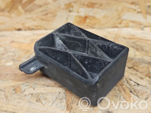 Ford Galaxy Radiator mount bracket