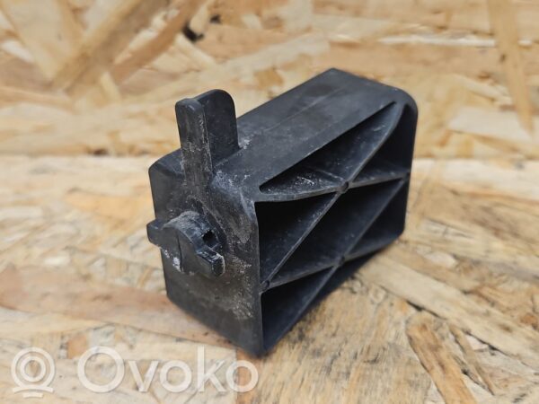 Ford Galaxy Radiator mount bracket
