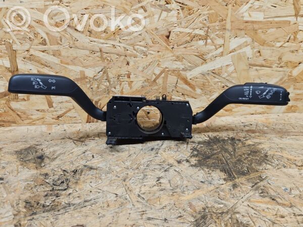 Skoda Fabia Mk2 (5J) Wiper turn signal indicator stalk/switch