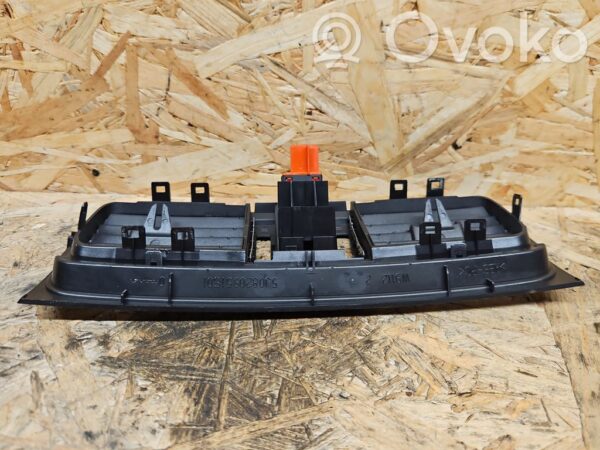 Skoda Fabia Mk2 (5J) Dash center air vent grill