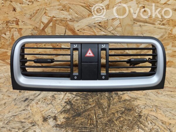 Skoda Fabia Mk2 (5J) Dash center air vent grill
