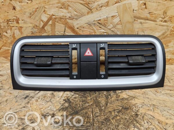 Skoda Fabia Mk2 (5J) Dash center air vent grill