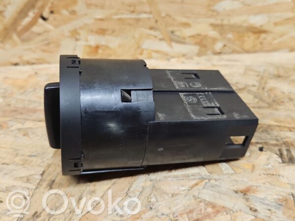 Skoda Fabia Mk2 (5J) Light switch