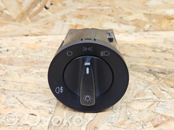 Skoda Fabia Mk2 (5J) Light switch