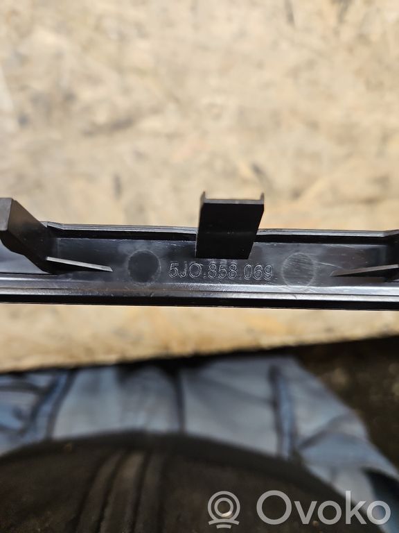Skoda Fabia Mk2 (5J) Radio/GPS head unit trim