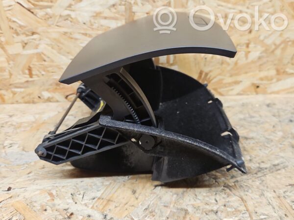 Volkswagen Touareg I Glove box