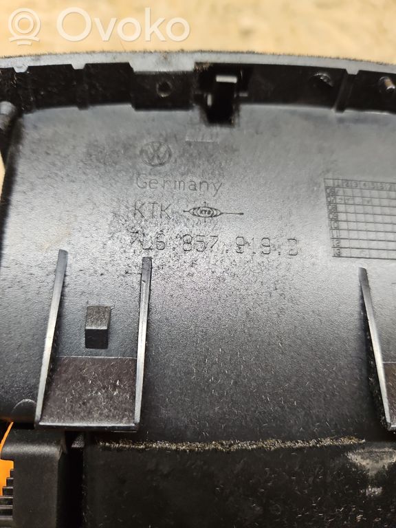Volkswagen Touareg I Glove box