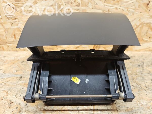Volkswagen Touareg I Glove box