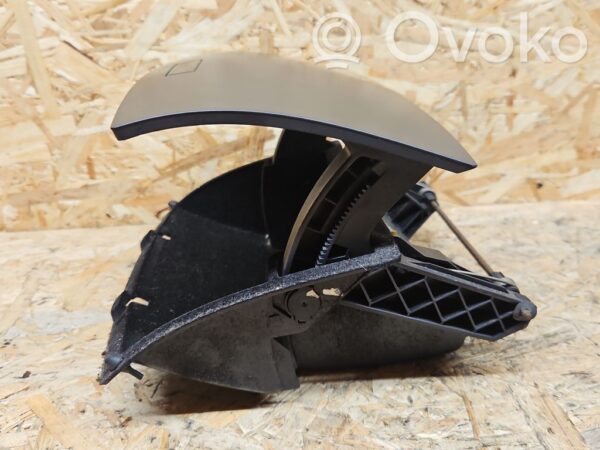 Volkswagen Touareg I Glove box