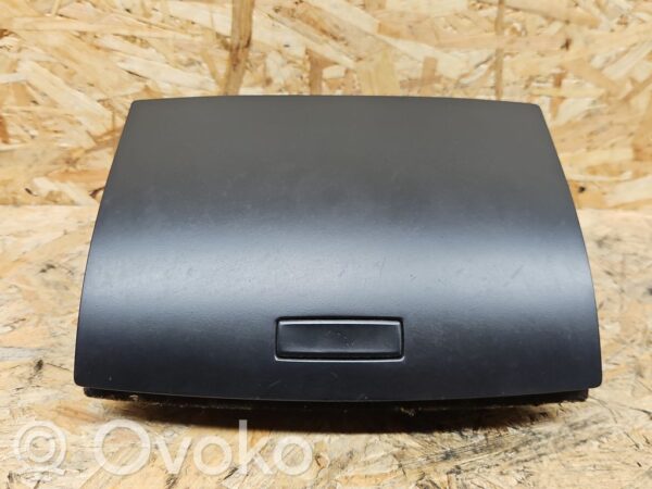 Volkswagen Touareg I Glove box