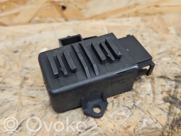 Volkswagen Touareg I Seat heating relay