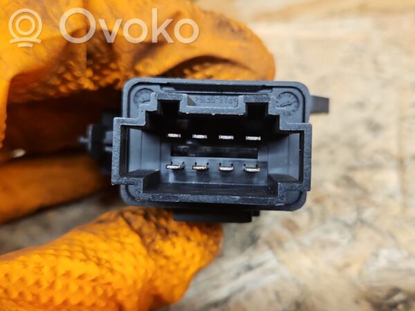 Volkswagen Touareg I Seat heating relay