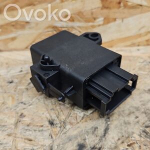 Volkswagen Touareg I Seat heating relay