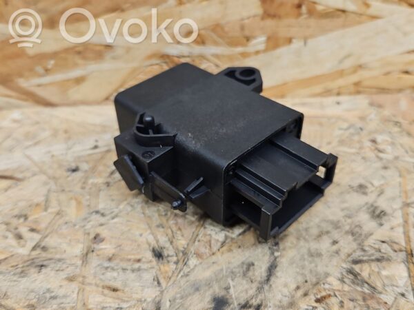 Volkswagen Touareg I Seat heating relay