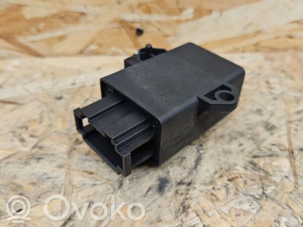 Volkswagen Touareg I Seat heating relay