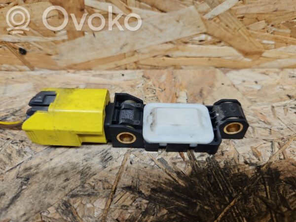 Volkswagen Touareg I Airbag deployment crash/impact sensor