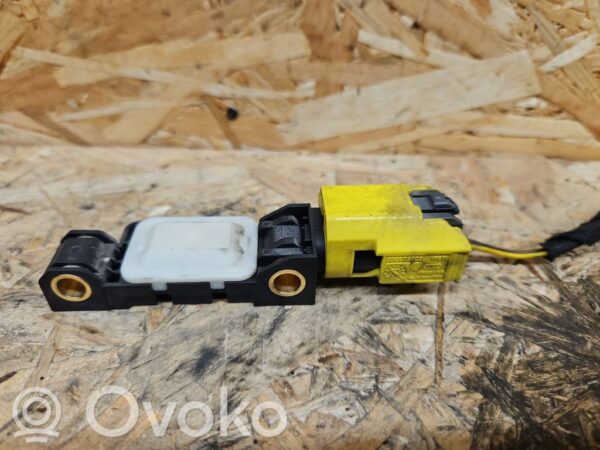 Volkswagen Touareg I Airbag deployment crash/impact sensor