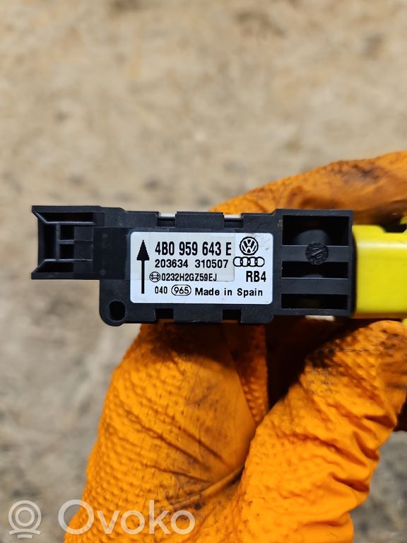 Volkswagen Touareg I Airbag deployment crash/impact sensor