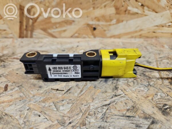 Volkswagen Touareg I Airbag deployment crash/impact sensor
