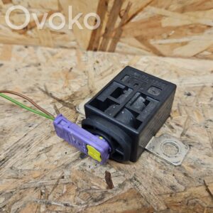 Volkswagen Touareg I Battery relay fuse