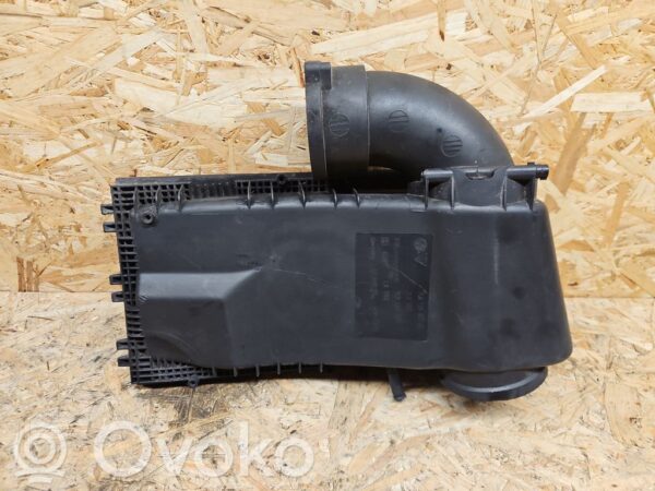 Volkswagen Touareg I Air filter box