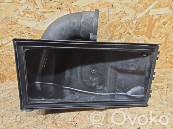 Volkswagen Touareg I Air filter box