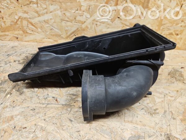 Volkswagen Touareg I Air filter box