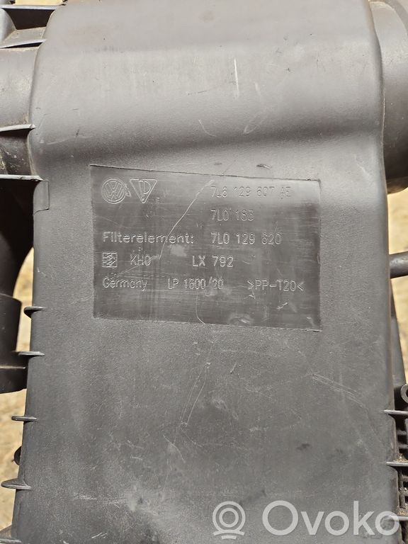 Volkswagen Touareg I Air filter box