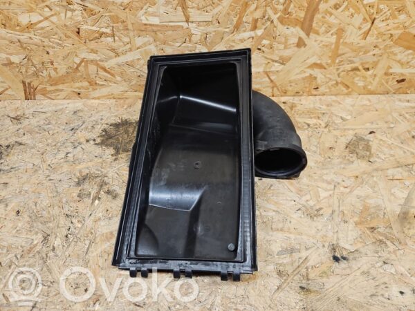 Volkswagen Touareg I Air filter box