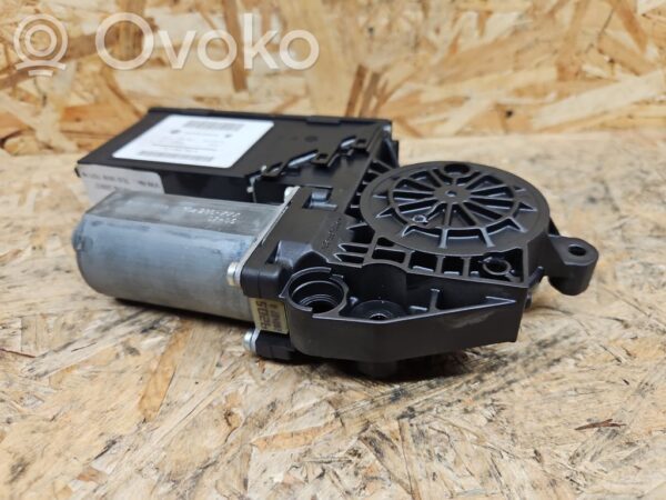 Volkswagen Touareg I Front door window regulator motor