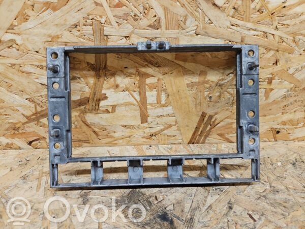 Volkswagen Touareg I Radio/GPS head unit trim