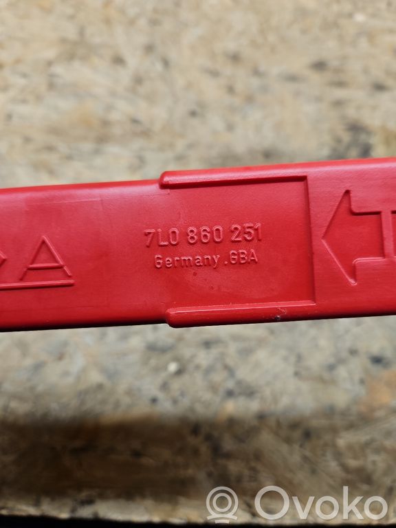 Volkswagen Touareg I Emergency warning sign