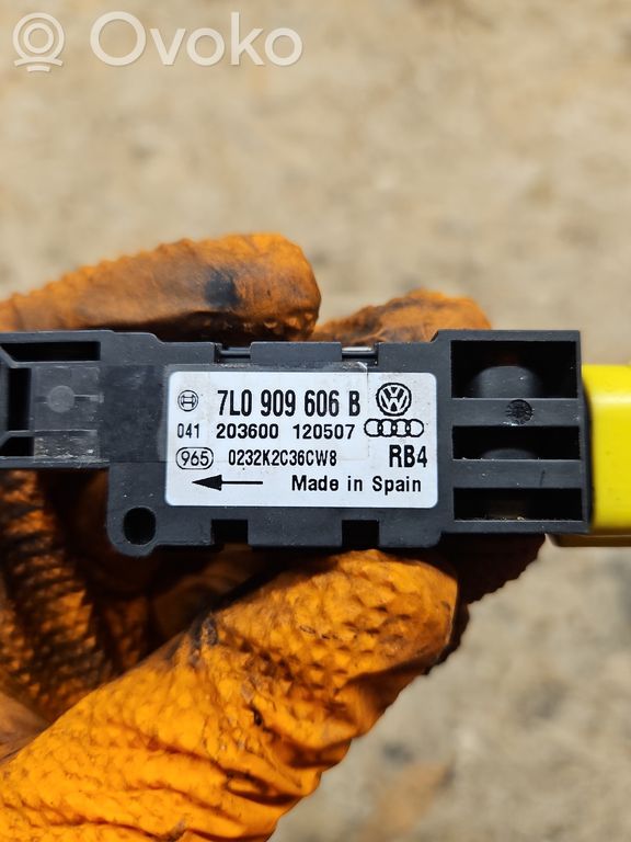 Volkswagen Touareg I Airbag deployment crash/impact sensor