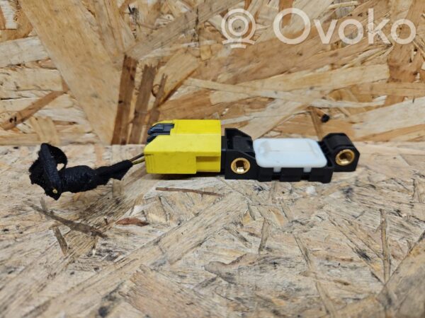 Volkswagen Touareg I Airbag deployment crash/impact sensor
