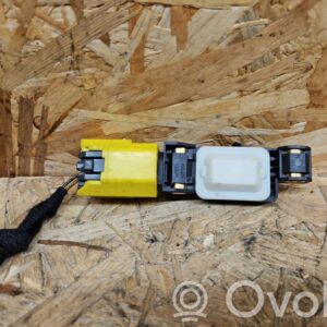 Volkswagen Touareg I Airbag deployment crash/impact sensor