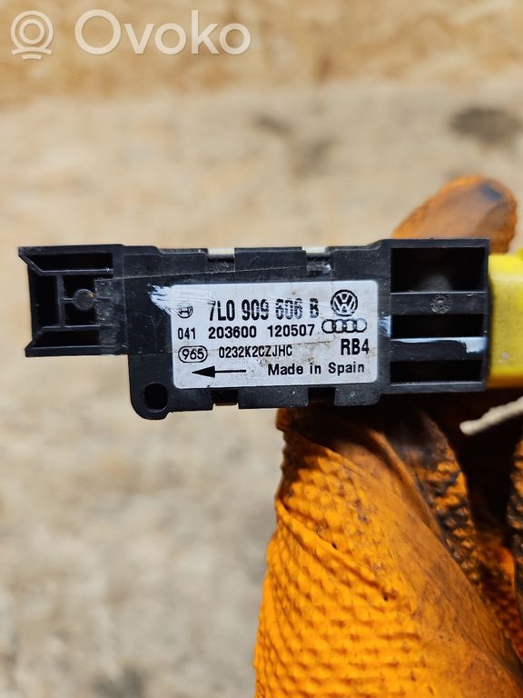 Volkswagen Touareg I Airbag deployment crash/impact sensor