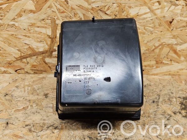 Volkswagen Touareg I Glove box