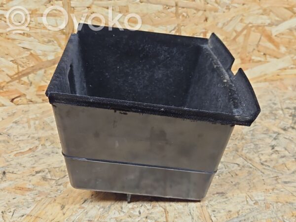 Volkswagen Touareg I Glove box