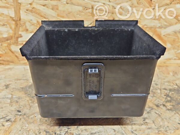 Volkswagen Touareg I Glove box