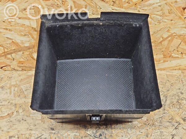 Volkswagen Touareg I Glove box