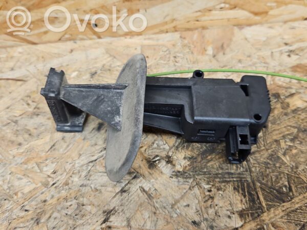 Volvo V70 Fuel tank cap lock motor