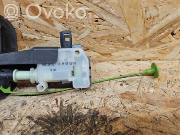 Volvo V70 Fuel tank cap lock motor