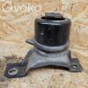 Volvo V70 Engine mount bracket