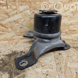 Volvo V70 Engine mount bracket