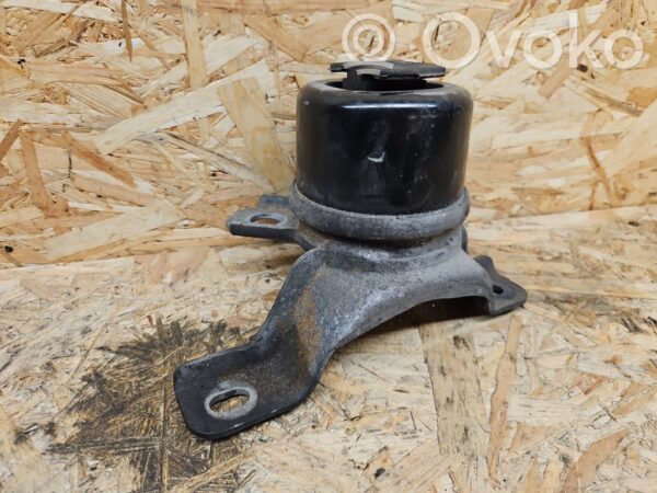 Volvo V70 Engine mount bracket